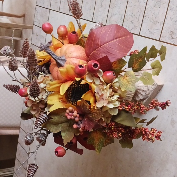 Harvest faux Floral display in "urn", Beautiful Autum colors by Valeri/Qvc, New - Picture 5 of 9